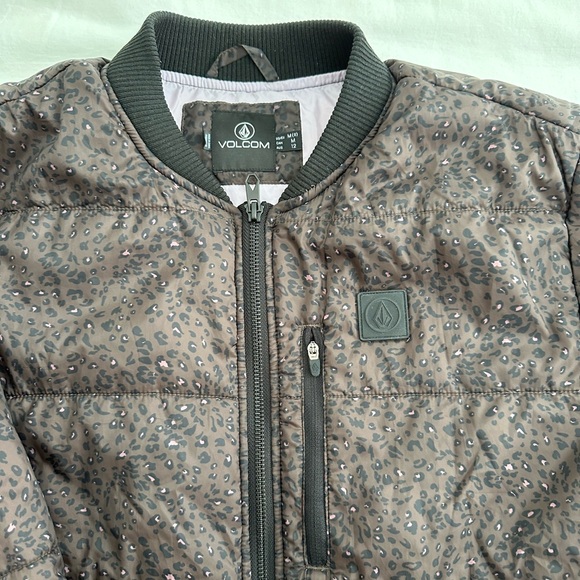 Volcom, size M(8), black/dark brown/lavender print puffer jacket - Picture 3 of 5